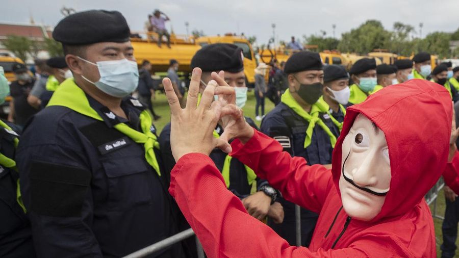 Pro-democracy demonstrators enter the Sanam Luang field, popular location for political protests, in Bangkok, Thailand, Saturday, Sept. 19, 2020. Protesters gathered Saturday in Bangkok for what was expected to be the biggest rally yet in an ongoing campaign calling for a new election and democratic reforms. (AP Photo/Gemunu Amarasinghe)