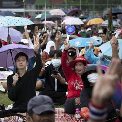 Desak PM Thailand Mundur, Ini Detik-detik Demo di Bangkok