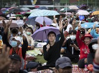 Desak PM Thailand Mundur, Ini Detik-detik Demo di Bangkok