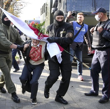 Belarusia Tegang! Demonstran Diamankan Petugas Keamanan