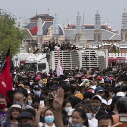 Berkemah, Ribuan Pendemo Bangkok Siap 'Bangun' Partai Baru