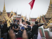 Demo Goyang Takhta Raja Thailand, Teriak Negara Milik Rakyat