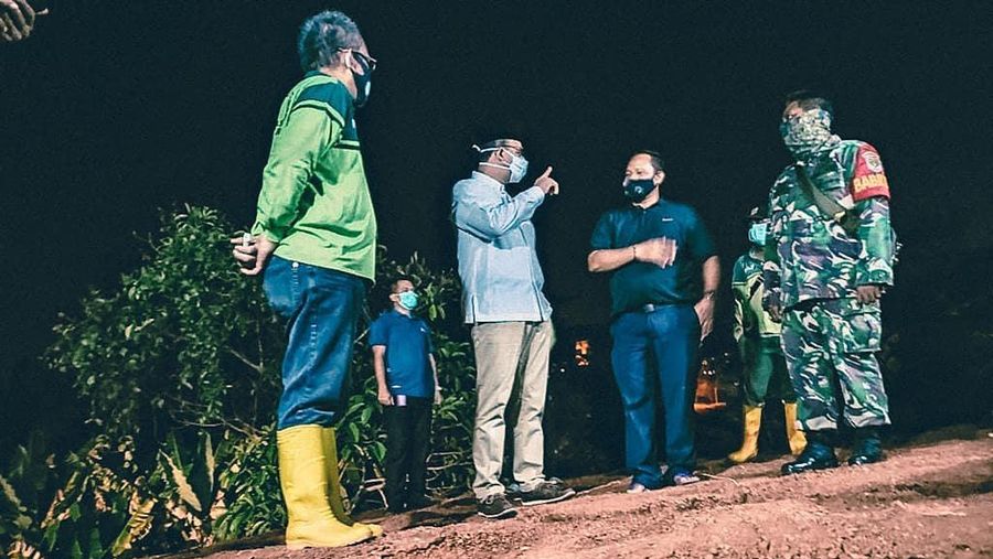 Gubernur DKI Jakarta Anies Baswedan tinjau ke TPU Pondok Ranggon. (Tangkapan layar instagram @aniesbaswedan)