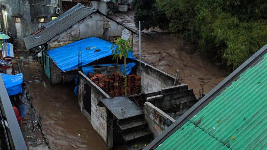 Banjir Bandang di Cibuntu Cicurug, Sukabumi, Jawa Barat (Twitter/@yashudha_naka)