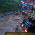 Duh! Banjir Bandang Hanyutkan 1 Mobil & 1 Rumah di Sukabumi