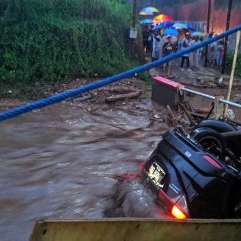 Bencana Lagi! Banjir Bandang Cicurug, Mobil & Rumah Hanyut
