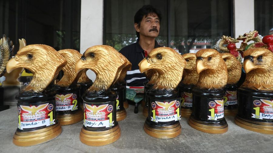 PSBB Ketat Jakarta, Pulihan Warga Asyik Ikuti Latiha Kicau Burung. (CNBC Indonesia/Andrean Kristianto)