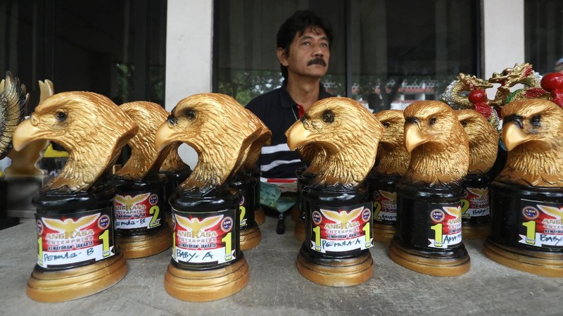 PSBB Ketat Jakarta, Pulihan Warga Asyik Ikuti Latiha Kicau Burung. (CNBC Indonesia/Andrean Kristianto)