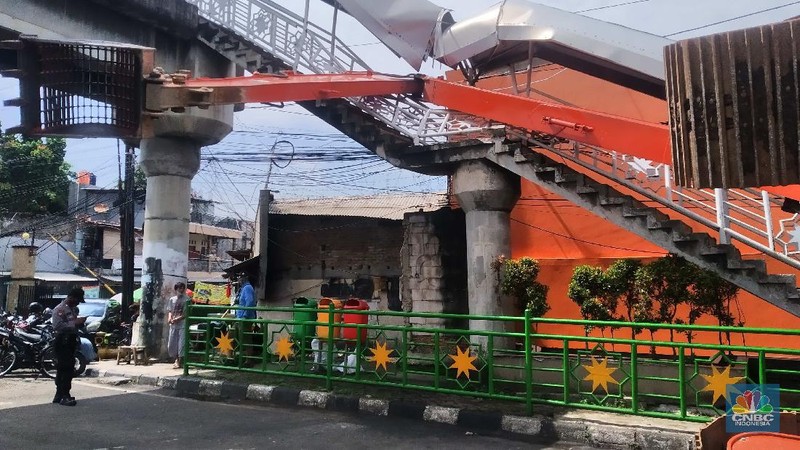 Alat Berat Pengeruk Lumpur Teiban JPO (CNBC Indonesia/Muhammad Sabki)