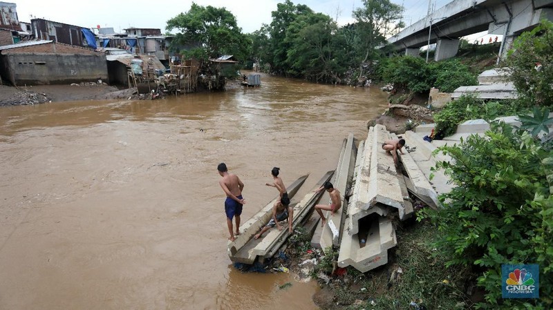 Normalisasi Kali Ciliwung (CNBC Indonesia/Andrean Kristianto)