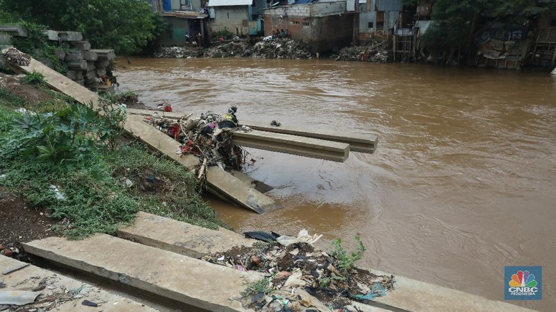 Normalisasi Kali Ciliwung (CNBC Indonesia/Andrean Kristianto)