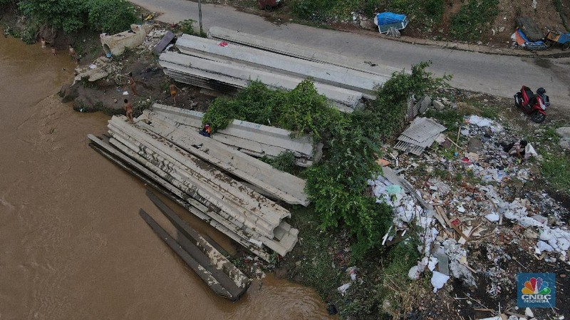 Normalisasi Kali Ciliwung (CNBC Indonesia/Andrean Kristianto)