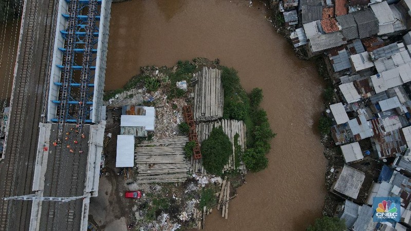 Normalisasi Kali Ciliwung (CNBC Indonesia/Andrean Kristianto)