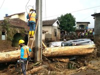 PLN Mulai Nyalakan Listrik Warga Terdampak Banjir Sukabumi