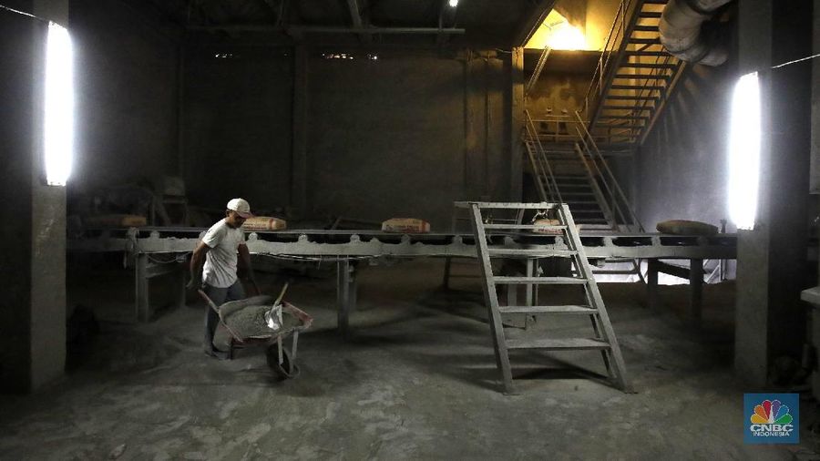 Produksi Semen Gresik, PT Semen Indonesia (CNBC Indonesia/Tri Susilo)