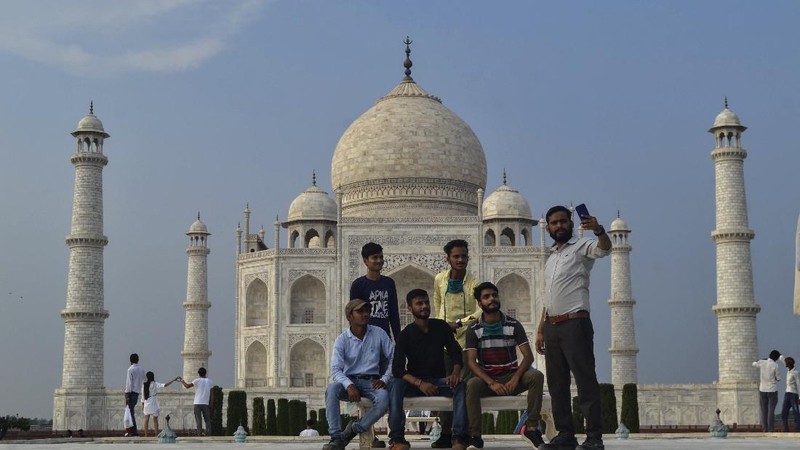 A paramilitary soldier wearing a mask stands guard as the Taj Mahal monument is reopened after being closed for more than six months due to the coronavirus pandemic in Agra, India, Monday, Sept.21, 2020. (AP Photo/Pawan Sharma)