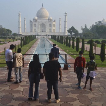 India Buka Lagi Taj Mahal Saat Kasus Corona Makin Tinggi