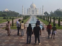 India Buka Lagi Taj Mahal Saat Kasus Corona Makin Tinggi