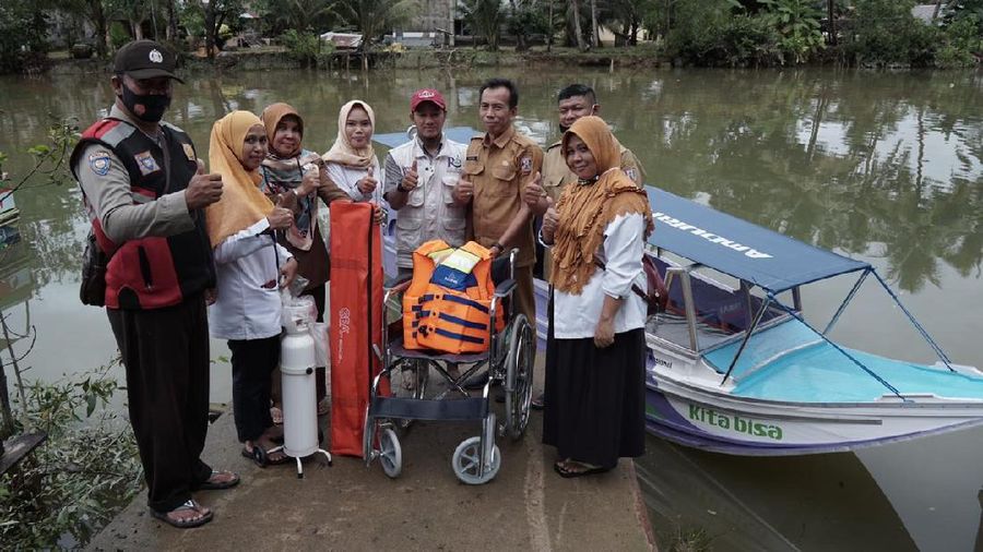 Lembaga Amil Zakat Nasional (LAZNAS) Baitulmaal Muamalat (BMM) meluncurkan program Ambulans Terapung.