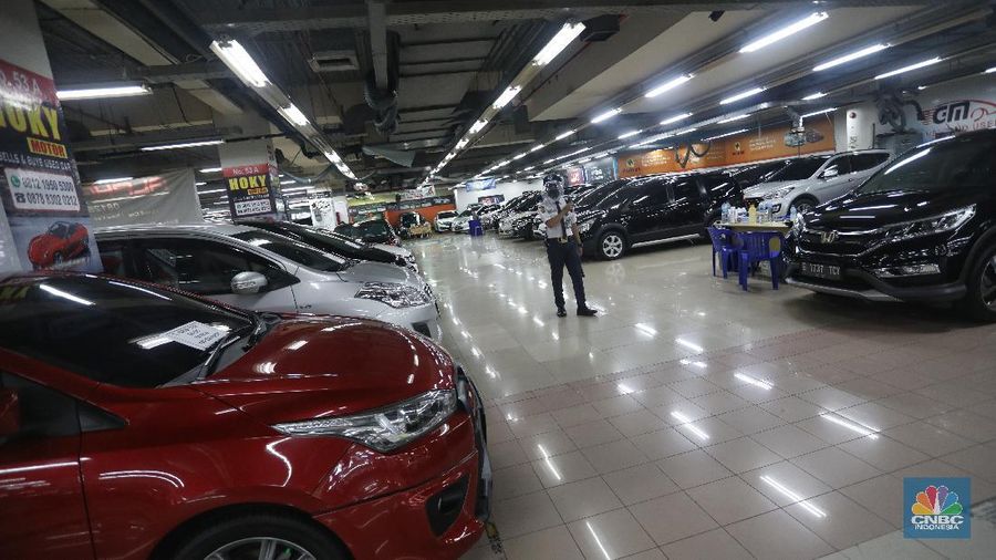 Penjualan Mobil Bekasi di WTC Mangga Dua (CNBC Indonesia/Andrean Kristianto)