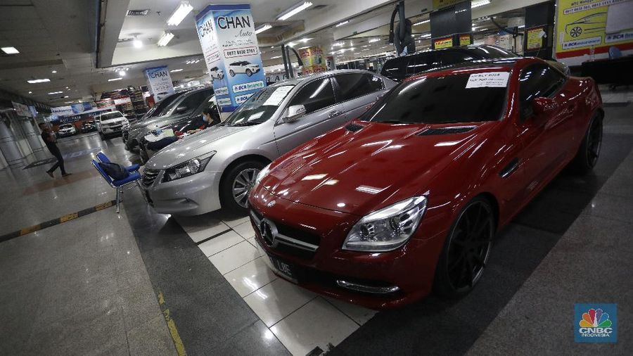 Penjualan Mobil Bekasi di WTC Mangga Dua (CNBC Indonesia/Andrean Kristianto)