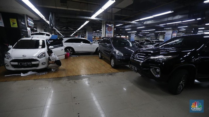 Penjualan Mobil Bekasi di WTC Mangga Dua (CNBC Indonesia/Andrean Kristianto) Penjualan Mobil Bekasi di WTC Mangga Dua (CNBC Indonesia/Andrean Kristianto)