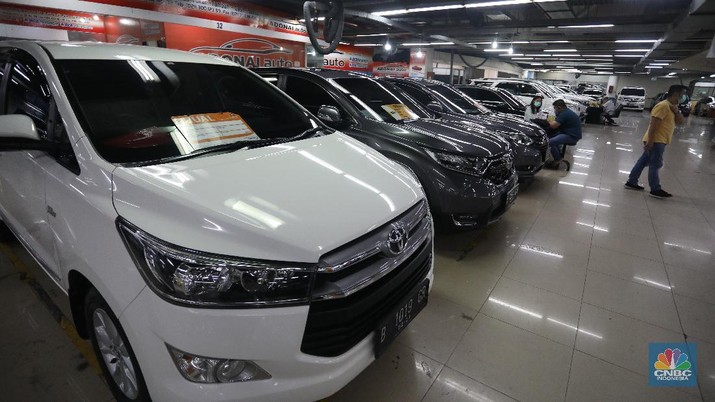 Penjualan Mobil Bekasi di WTC Mangga Dua (CNBC Indonesia/Andrean Kristianto)