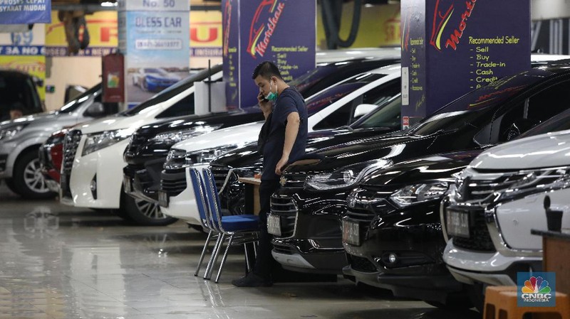 Penjualan Mobil Bekasi di WTC Mangga Dua (CNBC Indonesia/Andrean Kristianto)