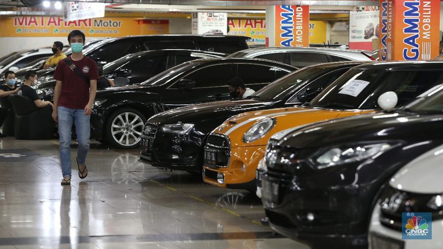 Penjualan Mobil Bekasi di WTC Mangga Dua (CNBC Indonesia/Andrean Kristianto)