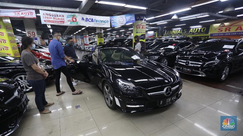 Penjualan Mobil Bekasi di WTC Mangga Dua (CNBC Indonesia/Andrean Kristianto)