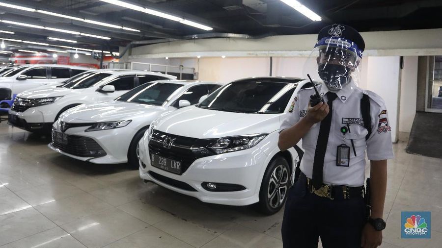 Penjualan Mobil Bekasi di WTC Mangga Dua (CNBC Indonesia/Andrean Kristianto)