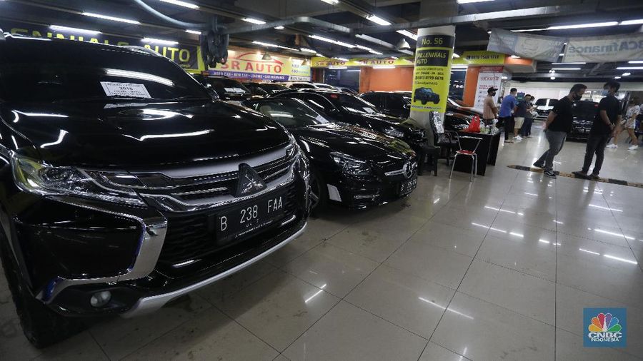 Penjualan Mobil Bekasi di WTC Mangga Dua (CNBC Indonesia/Andrean Kristianto)