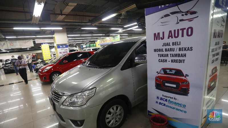 Penjualan Mobil Bekasi di WTC Mangga Dua (CNBC Indonesia/Andrean Kristianto)