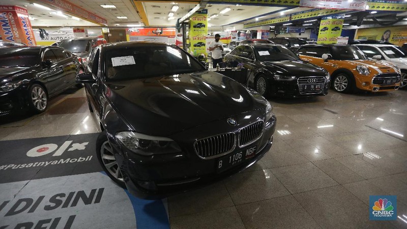 Penjualan Mobil Bekasi di WTC Mangga Dua (CNBC Indonesia/Andrean Kristianto)