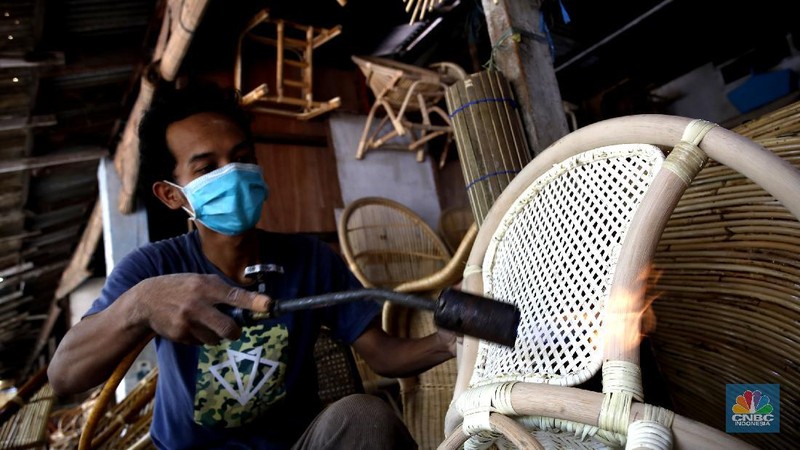 UMKM Pengrajin Rotan (CNBC Indonesia/Tri Susilo)