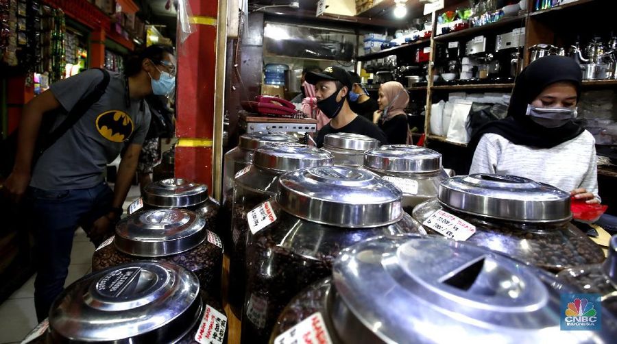 Pengusaha biji kopi (CNBC Indonesia/Tri Susilo)