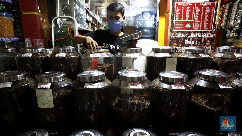 Pengusaha biji kopi (CNBC Indonesia/Tri Susilo)
