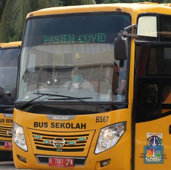 Bukan Siswa, Bus Sekolah ini Angkut Pasien OTG Covid-19