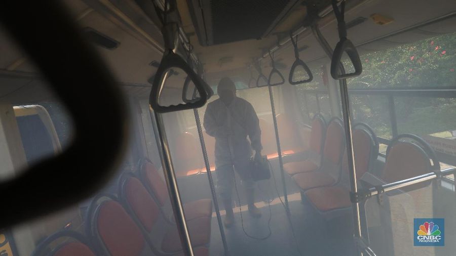 Bus Sekolah Membawa Pasien OTG Covid-19 (CNBC Indonesia/Andrean Kristianto)