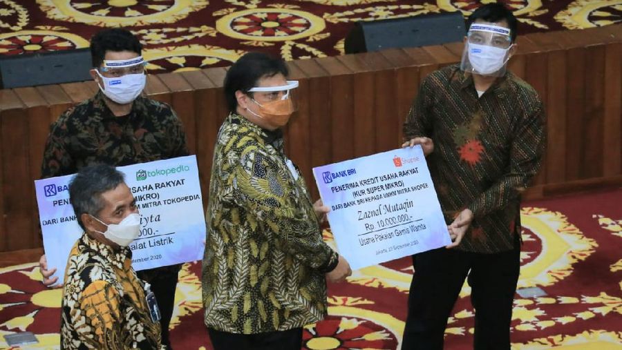 PT Bank Rakyat Indonesia (Persero) Tbk terus mengakselerasi penyaluran Kredit Usaha Rakat (KUR) secara digital melalui kerja sama dengan eksosistem platform e-commerce dan ride hailing, sebagai terobosan perusahaan dalam mendukung UMKM agar bertahan dan bangkit dari pandemi COVID-19. (Dok.BRI)
