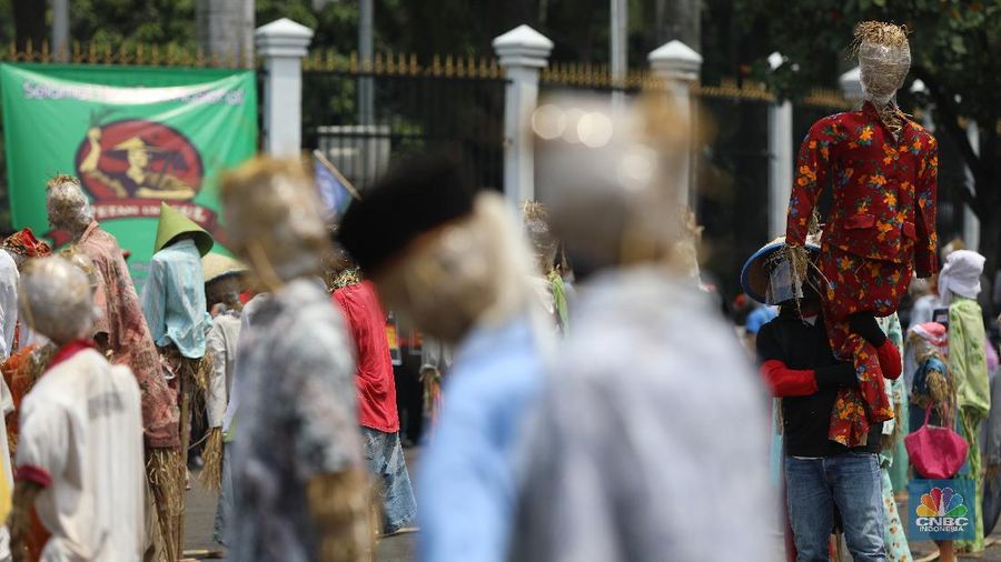 Sejumlah elemen dari aktivis hingga mahasiswa melakukan aksi demo dalam rangka Hari Tani Nasional. (CNBC Indonesia/Andrean Kristianto)