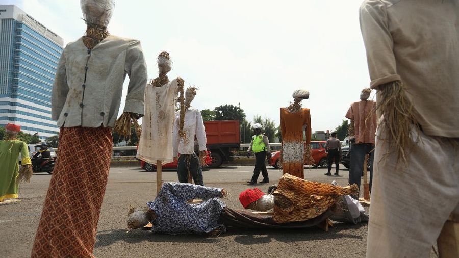 Sejumlah elemen dari aktivis hingga mahasiswa melakukan aksi demo dalam rangka Hari Tani Nasional. (CNBC Indonesia/Andrean Kristianto)