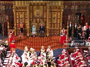Imbas Corona, Harta Ratu Elizabeth Ambles Rp 372 M/Tahun