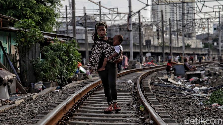 Pandemi COVID-19 berdampak luas ke berbagai sektor kehidupan serta lapisan masyarakat. Anak-anak pun turut merasakan dampak dari pandemi ini.