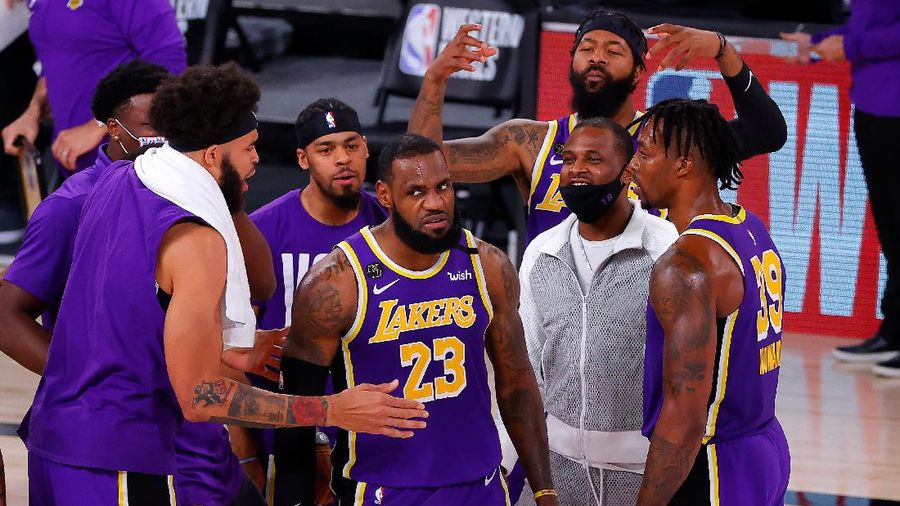 Ekspresi bintang LA Lakers LeBron James usai memastikan lolos ke final NBA musim ini.
