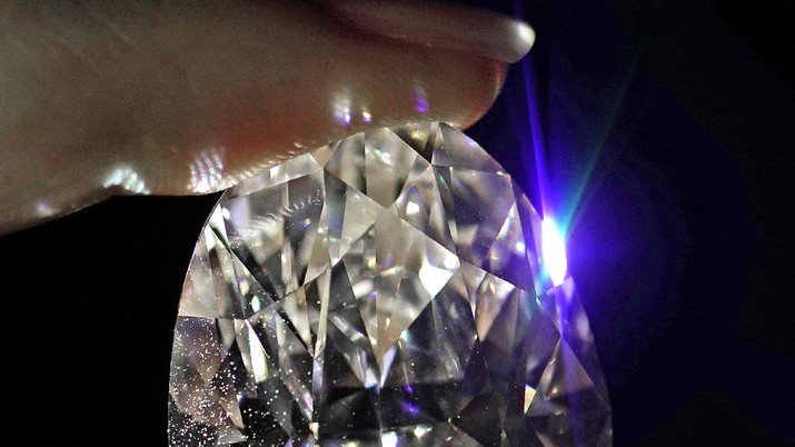 A 102.39 carat, D color, flawless diamond is displayed by a model at a Sotheby’s auction room in Hong Kong Monday, Sept. 28, 2020. It is the first time that a diamond this size and caliber will be actioned without reservations in history. (AP Photo/Vincent Yu)
