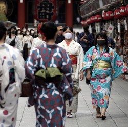 Resesi Seks Buat Pening, 'Mak Comblang' Jepang Dapat Rp 272 M