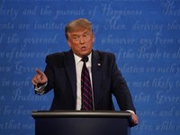 Begini Detik-detik Donald Trump & Istri Positif Covid-19
