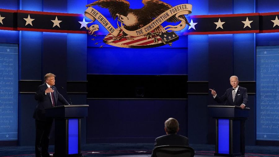 President Donald Trump, left, and Democratic presidential candidate former Vice President Joe Biden, right, with moderator Chris Wallace, center, of Fox News during the first presidential debate Tuesday, Sept. 29, 2020, at Case Western University and Cleveland Clinic, in Cleveland, Ohio. (AP Photo/Patrick Semansky)