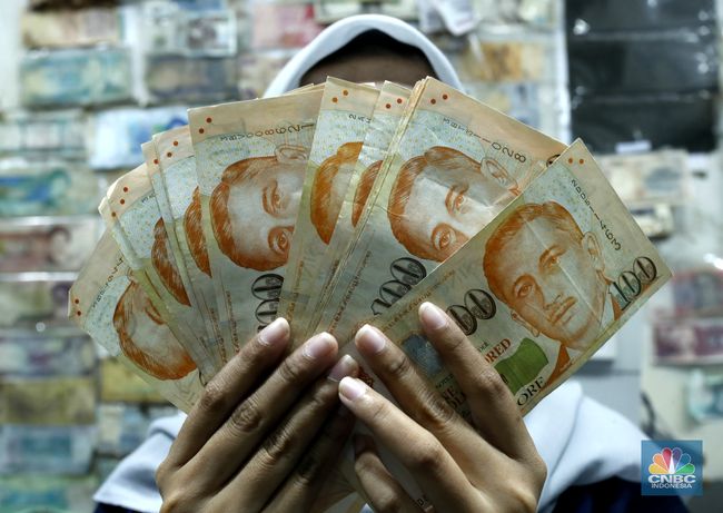 Tutup Tahun Rupiah Hajar Dolar Singapura Ke Bawah Rp 10 700